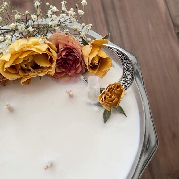 FLANNEL Candle - Soy Wax Candle - Holiday Candle - Crystal Intention Candle - Picture 6 of 6